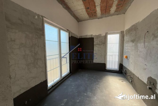 Shtepi ne shitje Vila Luksoze ne Tirane, 5+1, Mobilimi Bosh, pa mobiluar, Pagesa 1,500,000  Euro.