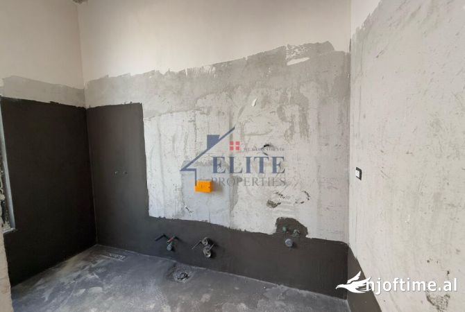 Shtepi ne shitje Vila Luksoze ne Tirane, 5+1, Mobilimi Bosh, pa mobiluar, Pagesa 1,500,000  Euro.