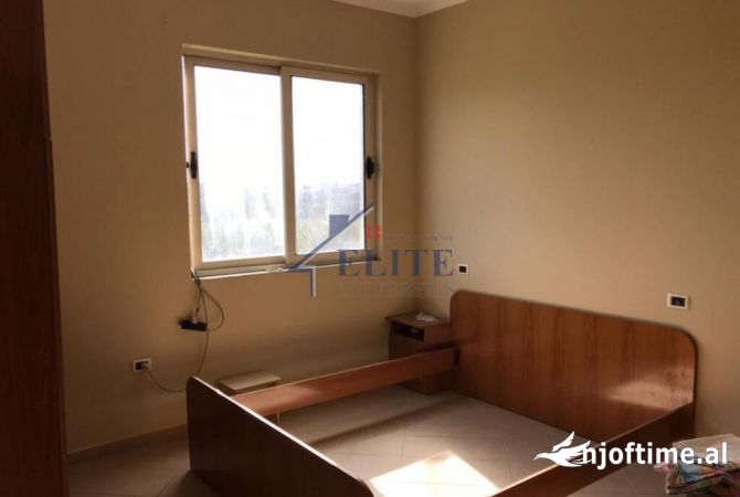 Shtepi ne shitje Vila Luksoze ne Tirane, 6+1, Mobilimi Bosh, pa mobiluar, Pagesa 250,000  Euro.