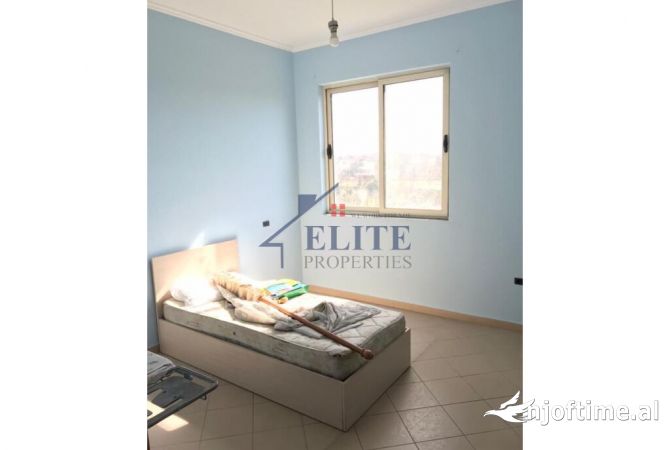 Shtepi ne shitje Vila Luksoze ne Tirane, 6+1, Mobilimi Bosh, pa mobiluar, Pagesa 250,000  Euro.