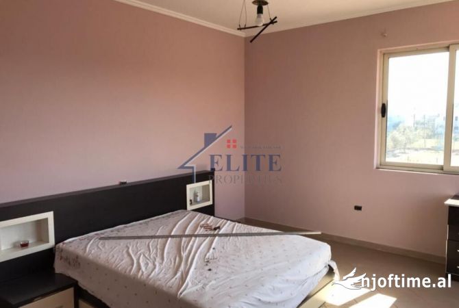 Shtepi ne shitje Vila Luksoze ne Tirane, 6+1, Mobilimi Bosh, pa mobiluar, Pagesa 250,000  Euro.