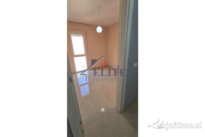 Shtepi ne shitje Apartament ne Tirane, 2+1, Mobilimi Pjeserisht e mobiluar, Pagesa 193,000  Euro.