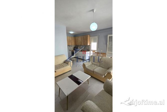 Shtepi ne shitje Apartament ne Tirane, 2+1, Mobilimi Pjeserisht e mobiluar, Pagesa 193,000  Euro.