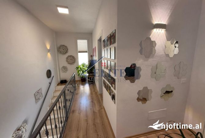 Shtepi ne shitje Vila Luksoze ne Durres, 3+1, Mobilimi E mobiluar, Pagesa 398,000  Euro.