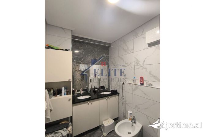 Shtepi ne shitje Apartament ne Tirane, 2+1, Mobilimi E mobiluar, Pagesa 285,000  Euro.