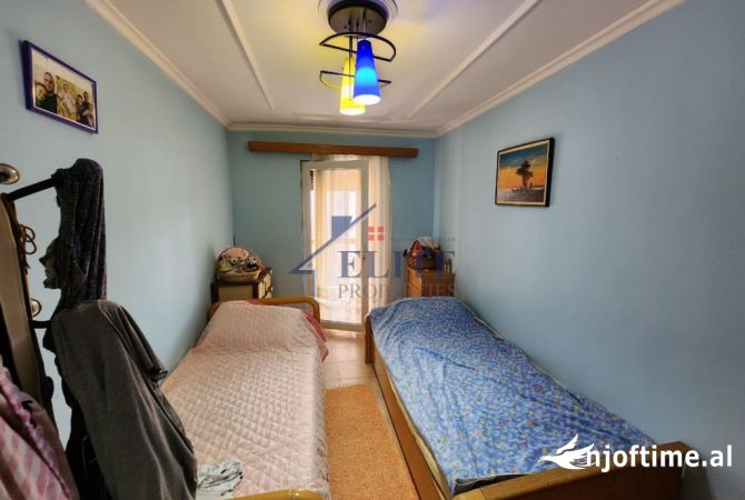 Shtepi ne shitje Duplex(shtepi me 2 kate) ne Tirane, 3+1, Mobilimi Bosh, pa mobiluar, Pagesa 300,000  Euro.