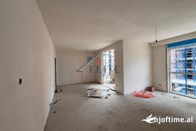 Shtepi ne shitje Apartament ne Tirane, 2+1, Mobilimi Bosh, pa mobiluar, Pagesa 194,400  Euro.