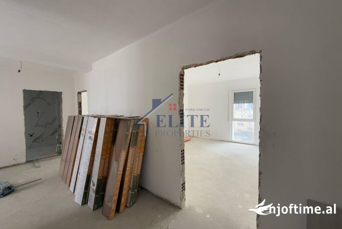 Shtepi ne shitje Apartament ne Tirane, 2+1, Mobilimi Bosh, pa mobiluar, Pagesa 151,340  Euro.