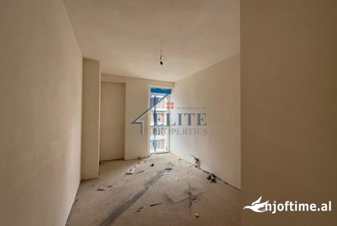 Shtepi ne shitje Apartament ne Tirane, 3+1, Mobilimi Bosh, pa mobiluar, Pagesa 307,800  Euro.