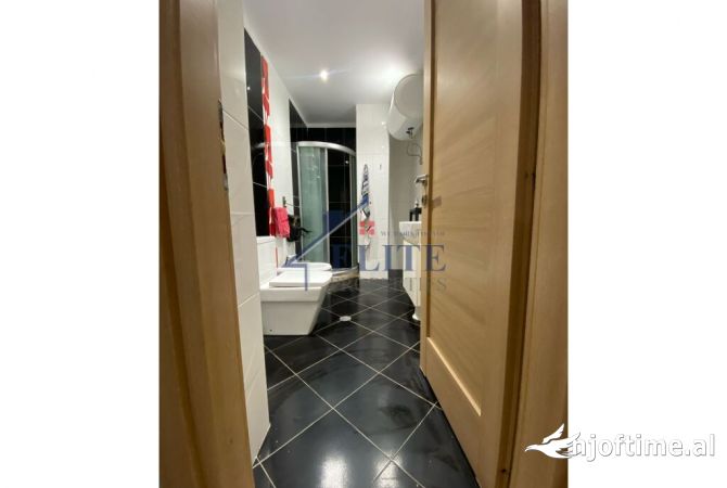 Shtepi ne shitje Apartament ne Tirane, 2+1, Mobilimi E mobiluar, Pagesa 216,240  Euro.