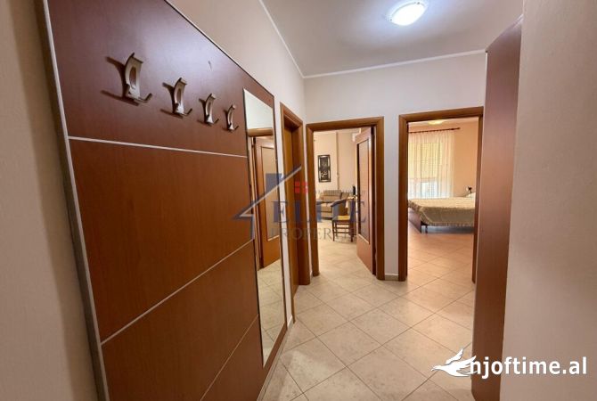 Shtepi me qera Apartament ne Tirane, 3+1, Mobilimi E mobiluar, Pagesa 900  Euro.