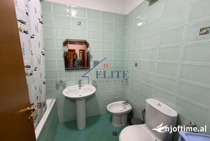 Shtepi me qera Apartament ne Tirane, 3+1, Mobilimi E mobiluar, Pagesa 900  Euro.