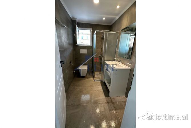 Shtepi ne shitje Apartament ne Tirane, 2+1, Mobilimi Bosh, pa mobiluar, Pagesa 148,000  Euro.