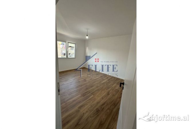 Shtepi ne shitje Apartament ne Tirane, 2+1, Mobilimi Bosh, pa mobiluar, Pagesa 148,000  Euro.