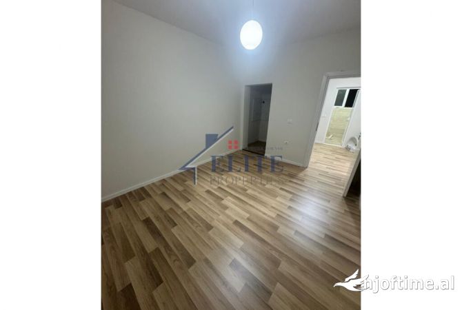 Shtepi ne shitje Apartament ne Tirane, 2+1, Mobilimi Bosh, pa mobiluar, Pagesa 154,000  Euro.