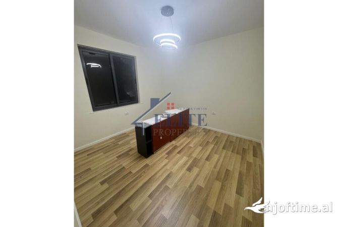 Shtepi ne shitje Apartament ne Tirane, 2+1, Mobilimi Bosh, pa mobiluar, Pagesa 154,000  Euro.