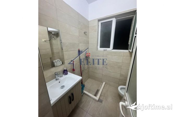 Shtepi ne shitje Apartament ne Tirane, 2+1, Mobilimi Bosh, pa mobiluar, Pagesa 154,000  Euro.