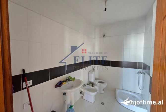 Shtepi ne shitje Apartament ne Tirane, 2+1, Mobilimi Bosh, pa mobiluar, Pagesa 135,300  Euro.