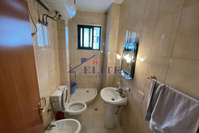 Shtepi me qera Apartament ne Tirane, 3+1, Mobilimi E mobiluar, Pagesa 850  Euro.
