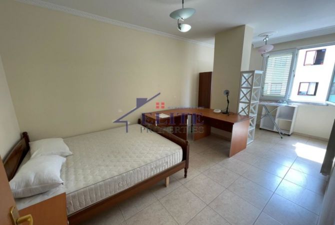 Shtepi me qera Apartament ne Tirane, 3+1, Mobilimi E mobiluar, Pagesa 850  Euro.