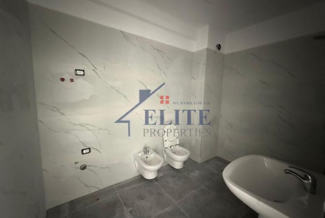 Shtepi ne shitje Apartament ne Tirane, 1+1, Mobilimi Bosh, pa mobiluar, Pagesa 100,260  Euro.