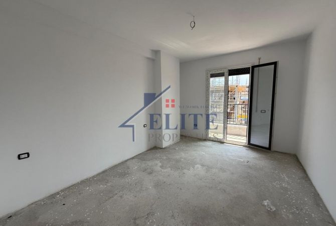 Shtepi ne shitje Apartament ne Tirane, 1+1, Mobilimi Bosh, pa mobiluar, Pagesa 100,260  Euro.