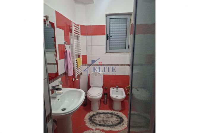 Shtepi ne shitje Vila Luksoze ne Elbasan, 4+1, Mobilimi E mobiluar, Pagesa 280,000  Euro.