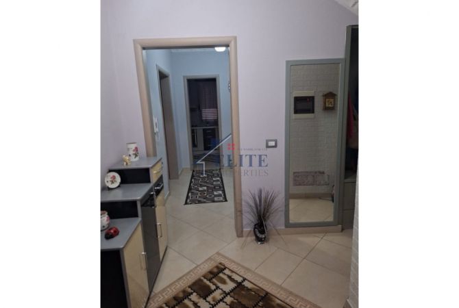 Shtepi ne shitje Vila Luksoze ne Elbasan, 4+1, Mobilimi E mobiluar, Pagesa 280,000  Euro.