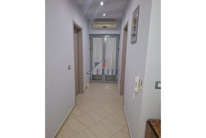 Shtepi ne shitje Vila Luksoze ne Elbasan, 4+1, Mobilimi E mobiluar, Pagesa 280,000  Euro.