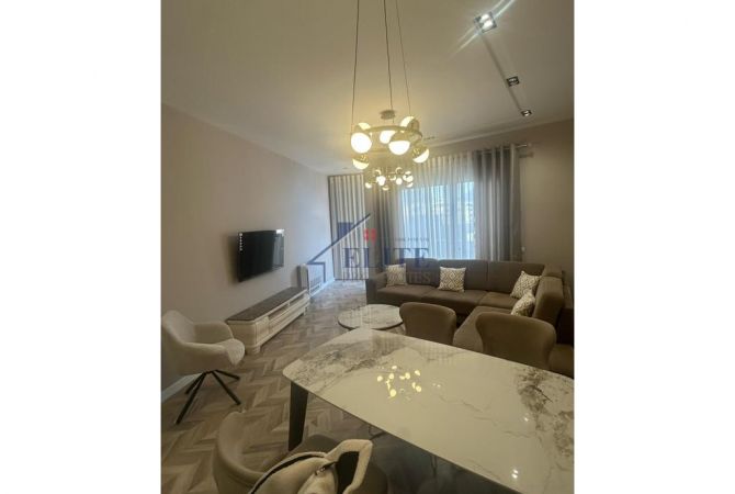 Shtepi me qera 2+1 ne Tirane - 1,200 Euro