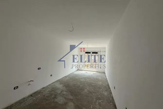 Shtepi ne shitje Apartament ne Tirane, 1+1, Mobilimi Bosh, pa mobiluar, Pagesa 100,260  Euro.