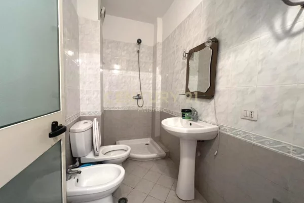 Shtepi ne shitje Apartament ne Durres, Garsoniere, Mobilimi E mobiluar, Pagesa 55,000  Euro.