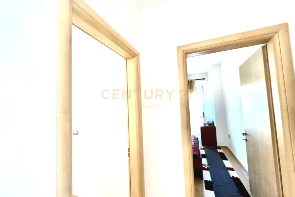 Shtepi ne shitje Apartament ne Durres, 2+1, Mobilimi E mobiluar, Pagesa 79,000  Euro.