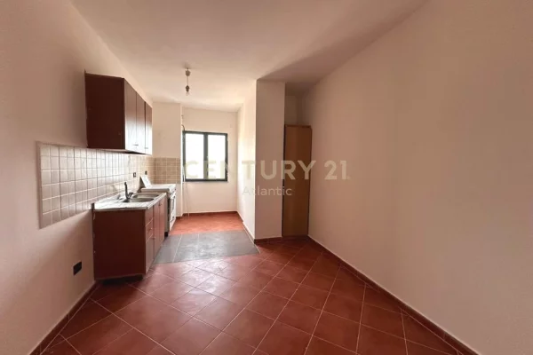 Shtepi ne shitje Apartament ne Durres, 2+1, Mobilimi Bosh, pa mobiluar, Pagesa 120,000  Euro.