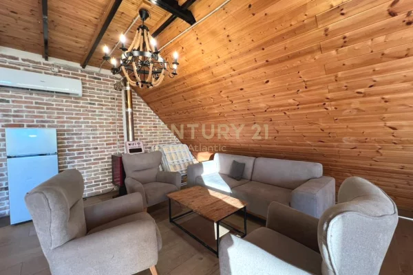 Shtepi ne shitje Vila Luksoze ne Durres, 2+1, Mobilimi E mobiluar, Pagesa 165,000  Euro.