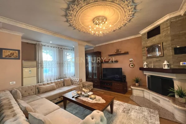 Shtepi ne shitje Vila Luksoze ne Tirane, 5+1, Mobilimi E mobiluar, Pagesa 400,000  Euro.