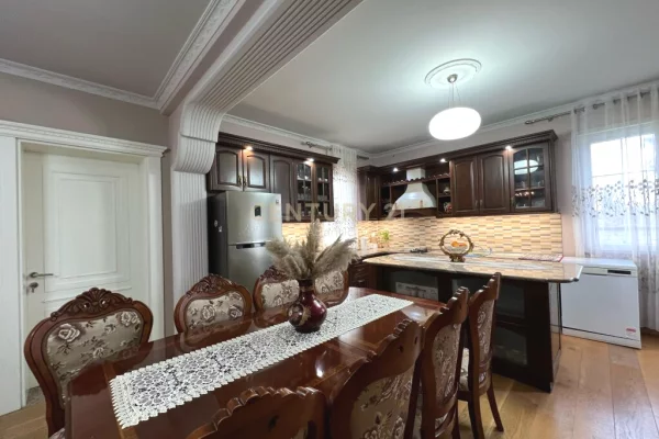 Shtepi ne shitje Vila Luksoze ne Tirane, 5+1, Mobilimi E mobiluar, Pagesa 400,000  Euro.