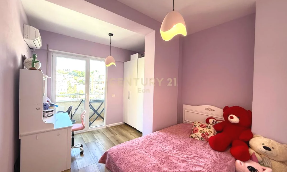 Shtepi ne shitje Apartament ne Durres, 2+1, Mobilimi E mobiluar, Pagesa 350,000  Euro.