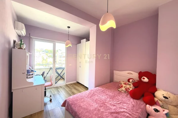 Shitet Apartament 2+1 me Pamje Deti ne Vollga