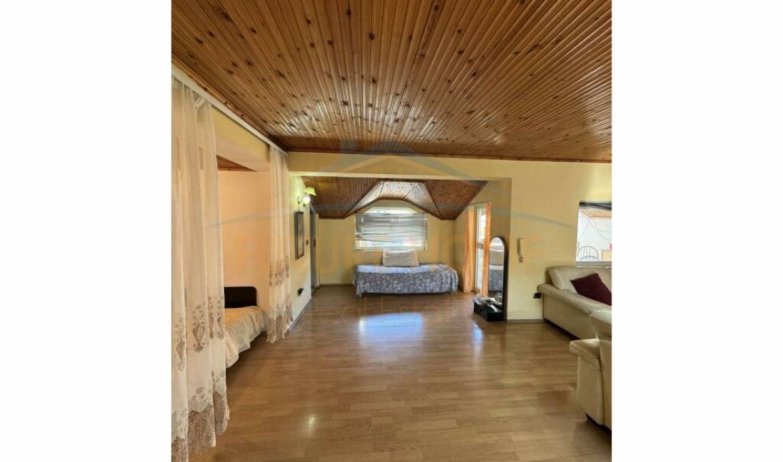 Shtepi me qera Shtepi Private ne Tirane, 5+1, Mobilimi E mobiluar, Pagesa 600  Euro.