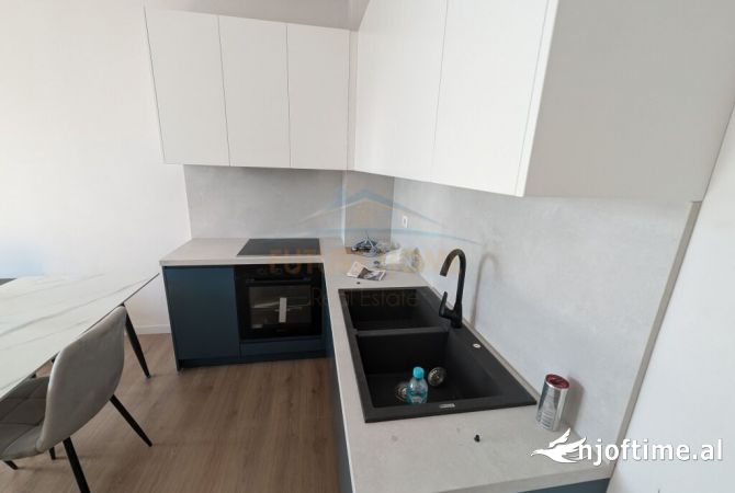 Shtepi ne shitje Apartament ne Tirane, 3+1, Mobilimi E mobiluar, Pagesa 166,000  Euro.