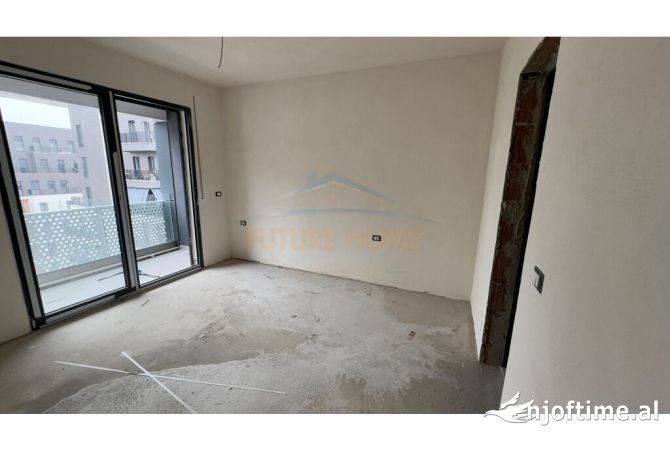 Shtepi ne shitje Apartament ne Tirane, 2+1, Mobilimi Bosh, pa mobiluar, Pagesa 147,500  Euro.