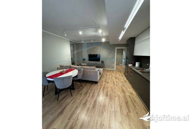 Shtepi ne shitje Apartament ne Tirane, 2+1, Mobilimi E mobiluar, Pagesa 219,000  Euro.