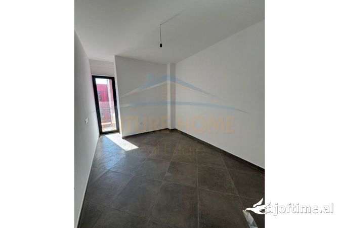 Shtepi ne shitje Apartament ne Tirane, 2+1, Mobilimi E mobiluar, Pagesa 185,000  Euro.