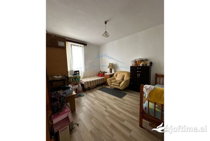 Shtepi ne shitje Apartament ne Tirane, 2+1, Mobilimi E mobiluar, Pagesa 185,000  Euro.