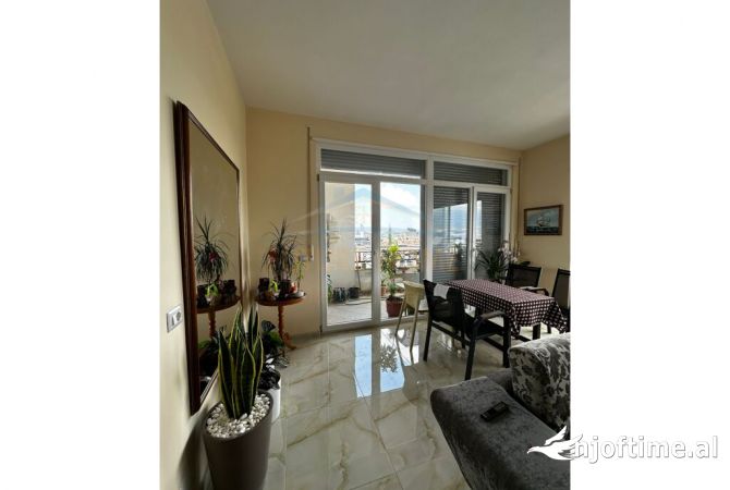 Shtepi ne shitje Apartament ne Tirane, 2+1, Mobilimi E mobiluar, Pagesa 185,000  Euro.