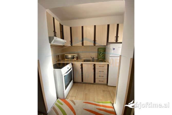 Shtepi ne shitje Apartament ne Tirane, 2+1, Mobilimi E mobiluar, Pagesa 125,000  Euro.