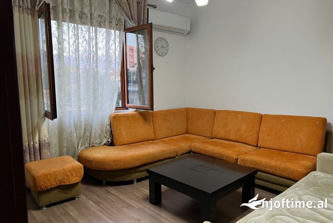 Shtepi ne shitje Apartament ne Tirane, 2+1, Mobilimi E mobiluar, Pagesa 73,000  Euro.