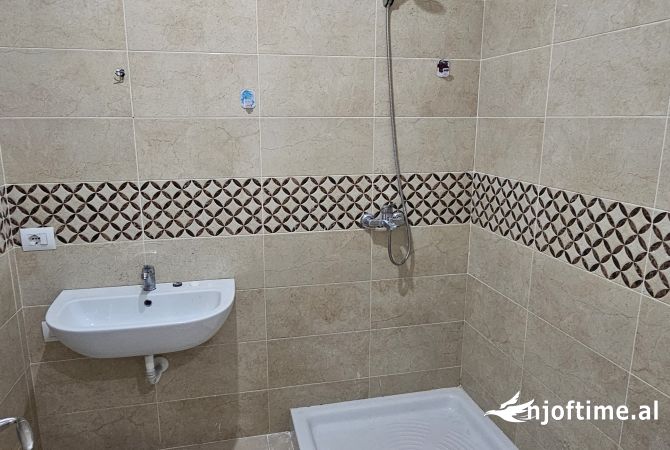Shtepi ne shitje Apartament ne Tirane, 1+1, Mobilimi Bosh, pa mobiluar, Pagesa 109,000  Euro.