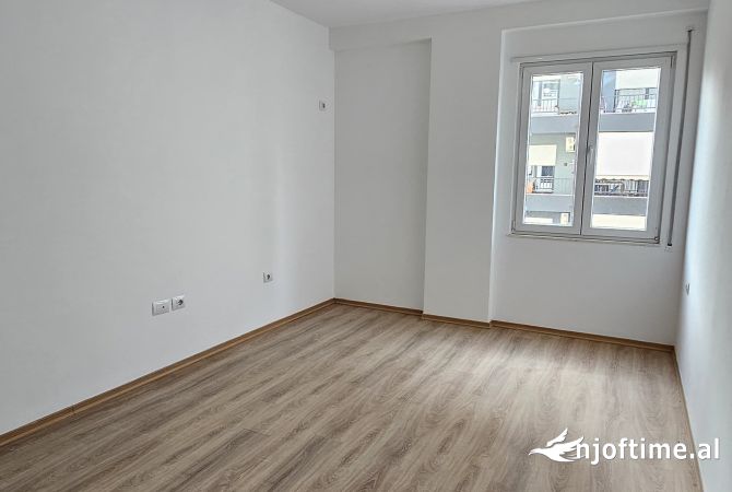 Shtepi ne shitje Apartament ne Tirane, 1+1, Mobilimi Bosh, pa mobiluar, Pagesa 109,000  Euro.
